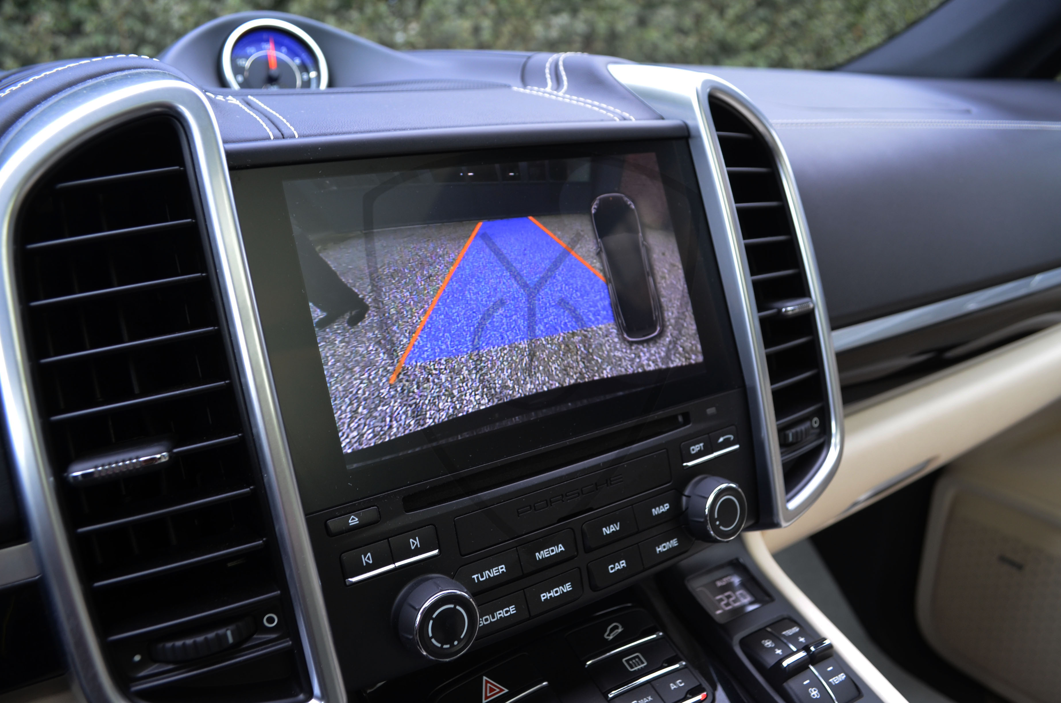 PORSCHE CAYENNE — image 18